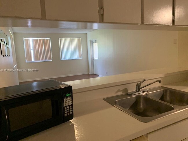 Building Photo - 8180 Geneva Ct