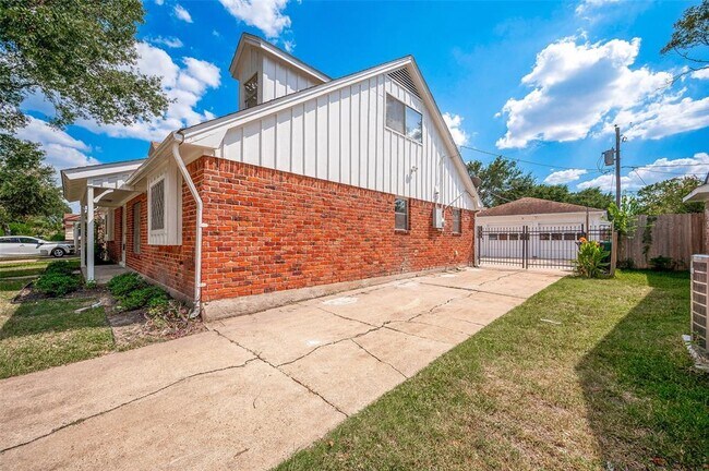 Foto del edificio - 8927 Langdon Ln