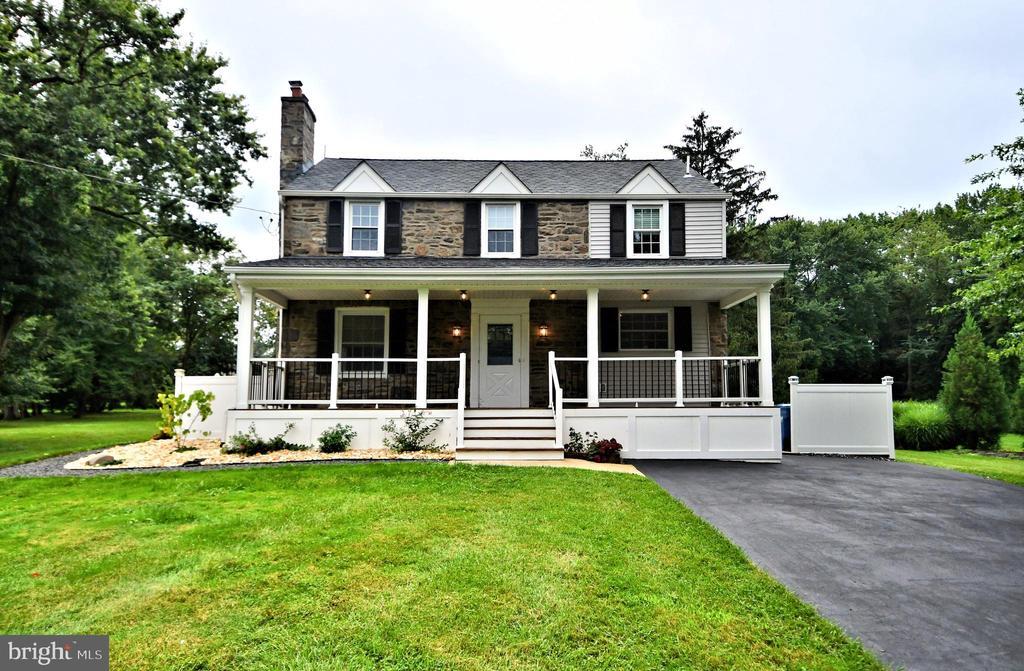 Primary Photo - 942 Valley Rd