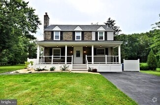 Building Photo - 942 Valley Rd