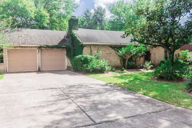 Building Photo - 2111 Briargreen Dr