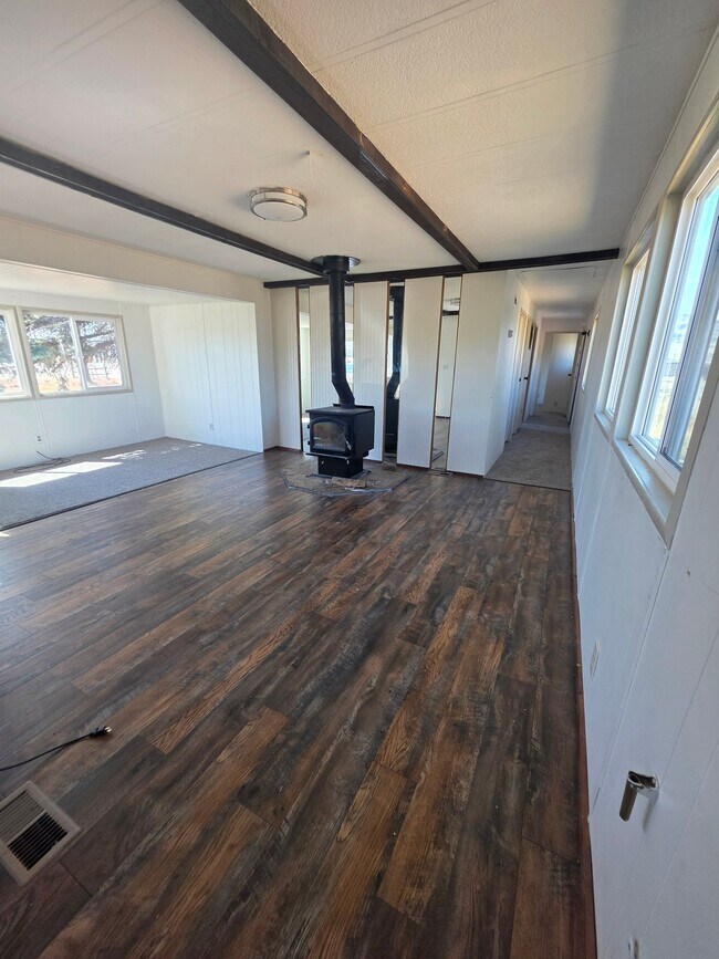Building Photo - 1112 US-30