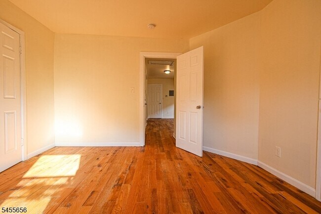 Foto del edificio - 112 Chadwick Ave
