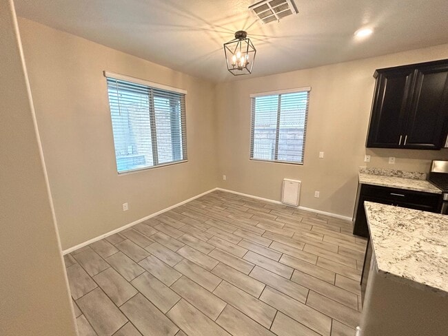 Building Photo - 3/BD 2.5/BA Bright & Stylish Mountain’s Ed...