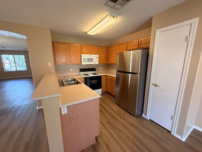 Foto del edificio - Charming 3Bdm 2Ba N. Phoenix Home with NO Carpets!