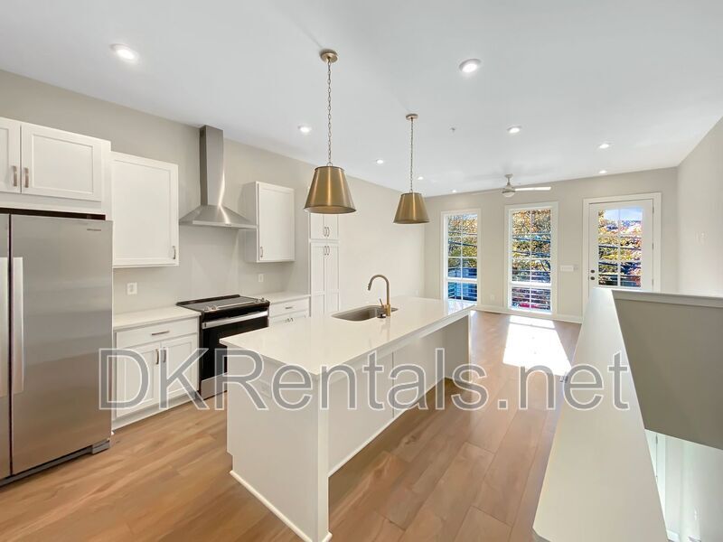 Foto principal - 1274 Longreen Ter NW