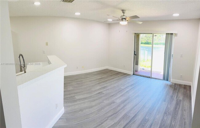 Foto del edificio - 12498 SW 54th St