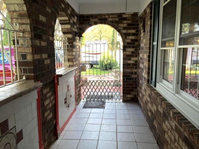 Building Photo - 55 University Dr