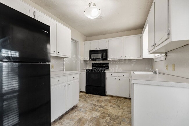 Building Photo - 2004 N 39th St