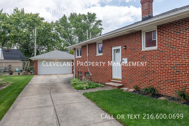 Building Photo - 6329 Chestnut Hills Dr