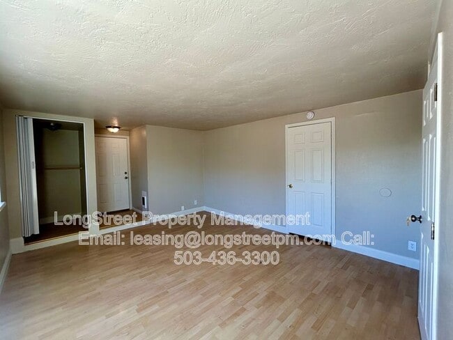 Photo - 772 SW Broadway Dr House