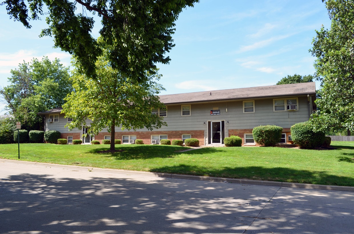 306 Dewey St, Normal, IL 61761 Apartments Normal, IL