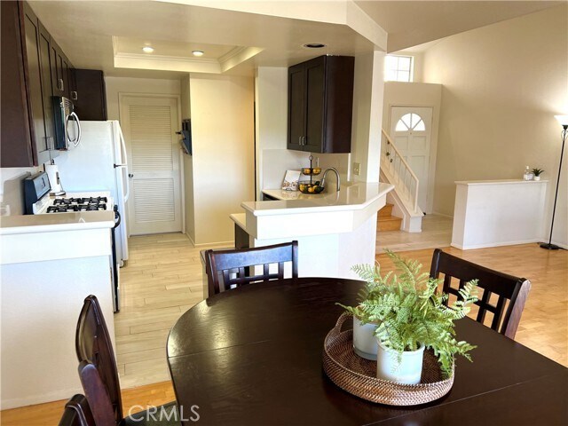 Building Photo - 52 Agostino