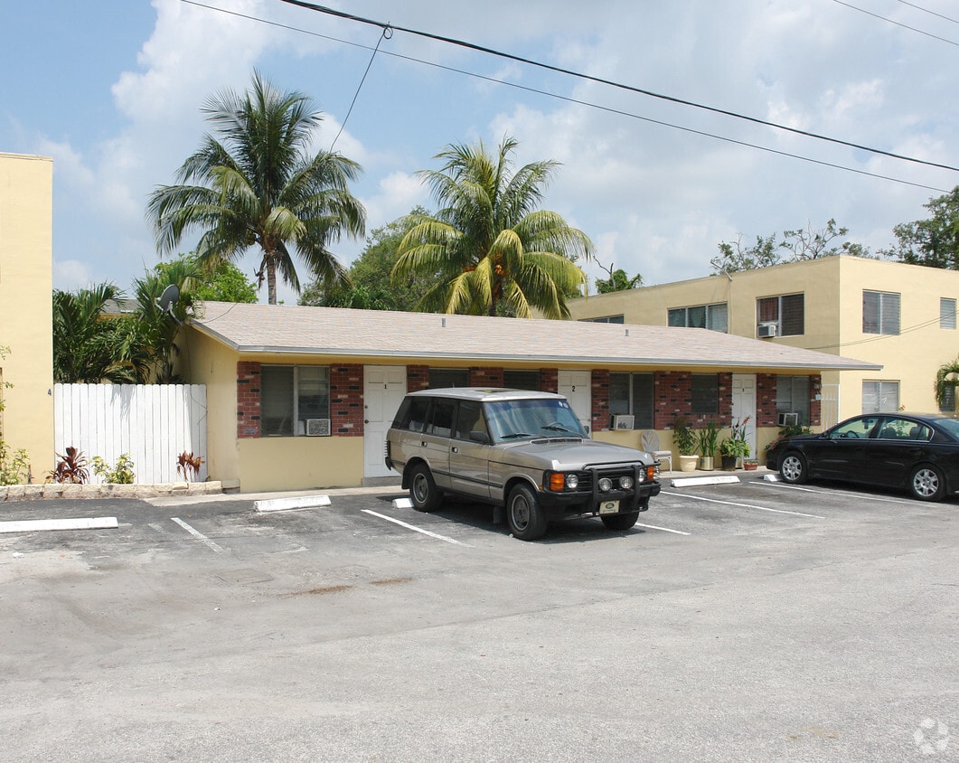 Building Photo - 1115 SW 15th Ter