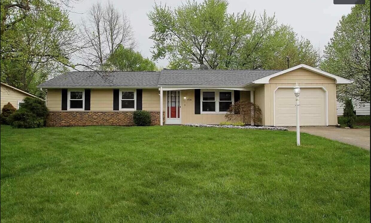 Primary Photo - 4724 Maple Terrace Pkwy