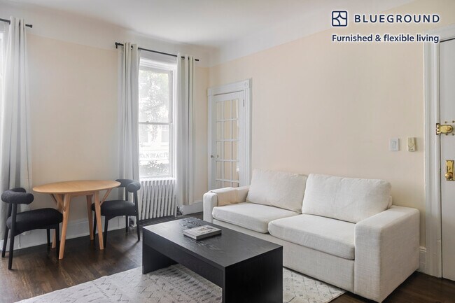 Building Photo - 26 Jane St