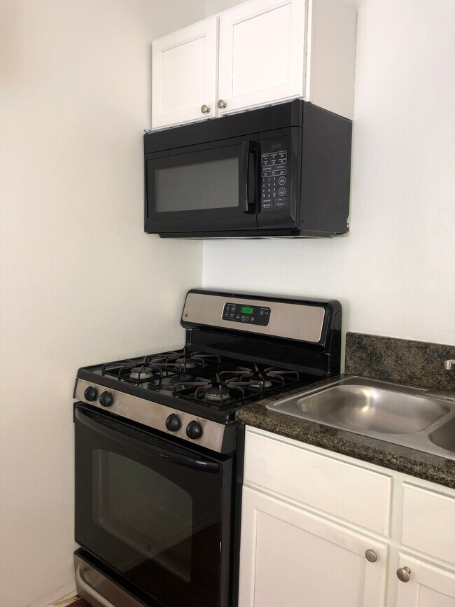 Foto del edificio - 928 W 83rd St