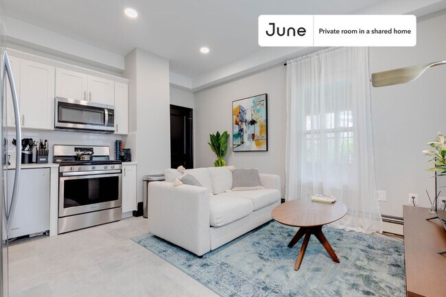 Foto del edificio - Private bedroom in 3 bed/1 bath Home