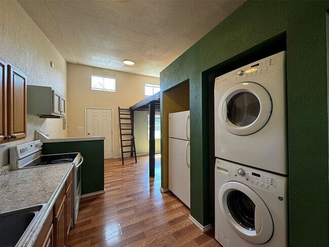Foto del edificio - 1108 W McCarty Ln