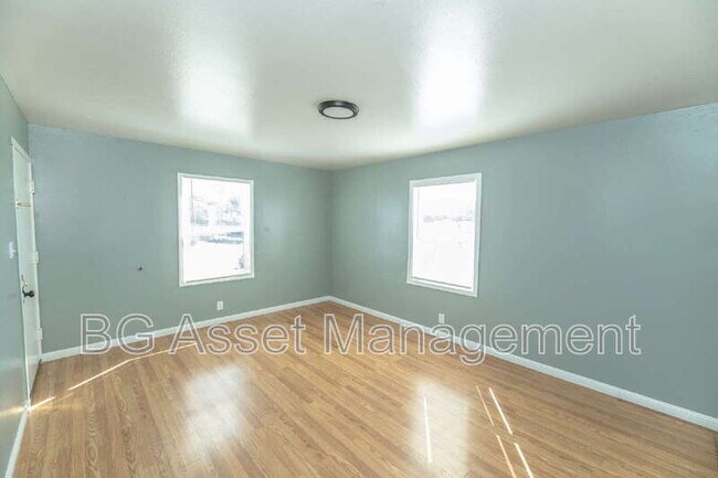 Foto del edificio - 1321 Dunn Ave