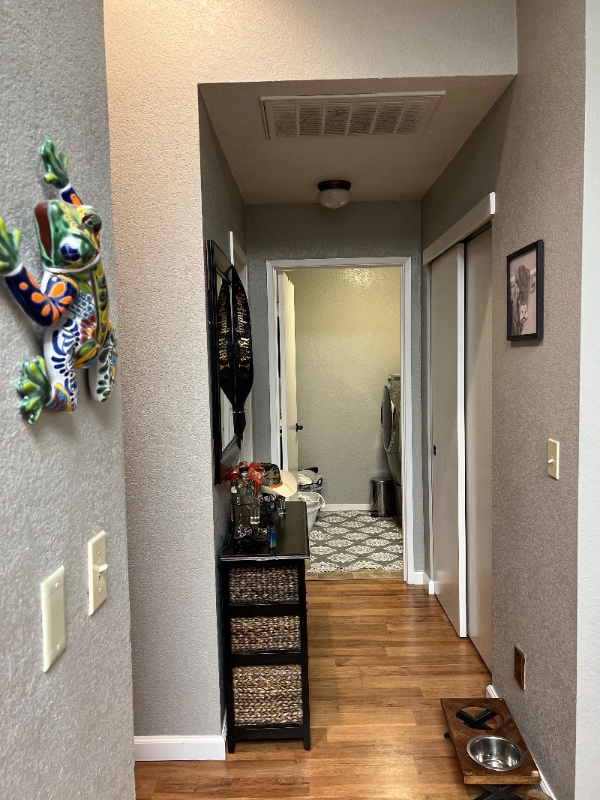Building Photo - 8443 Creekridge Cir