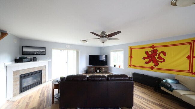 Foto del edificio - 5 Bed 2.5 Bath - Group - Dog Friendly - Fu...