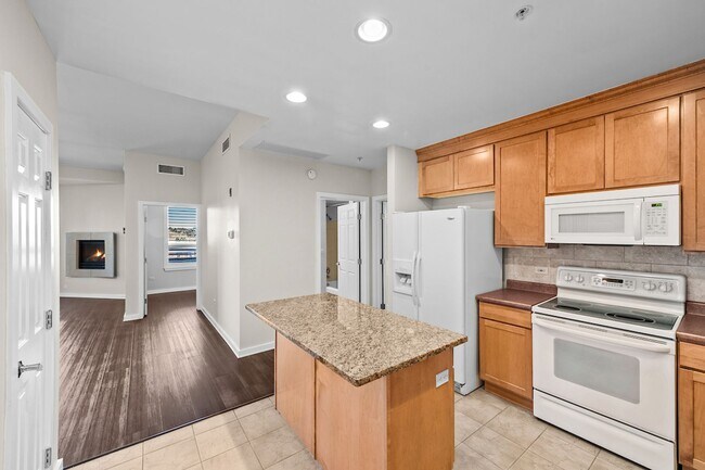 Building Photo - 4875 S Monaco St