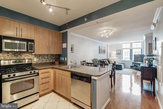 Building Photo - 1021 N Garfield St