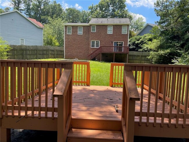 Foto del edificio - 845 Falling Water Ln