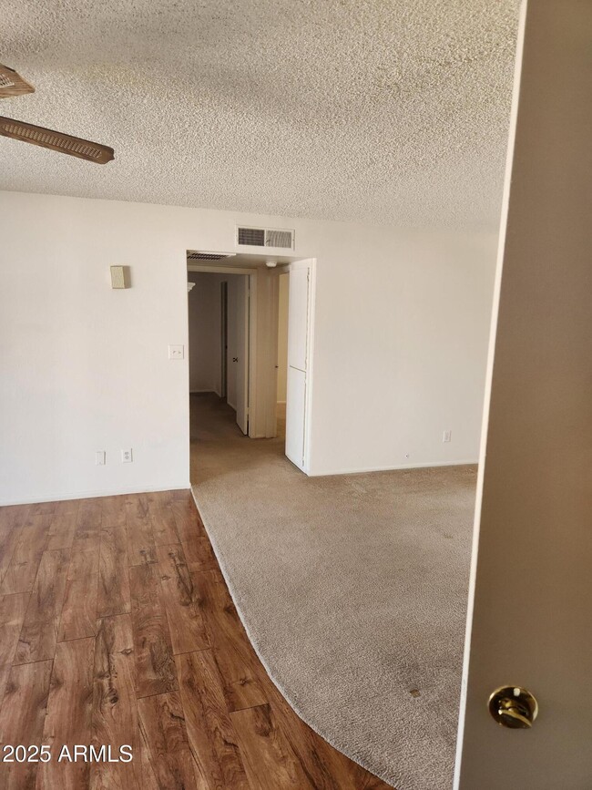 Building Photo - 728 W Bluefield Ave