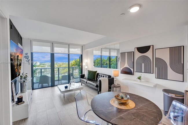 Building Photo - 121 NE 34th St