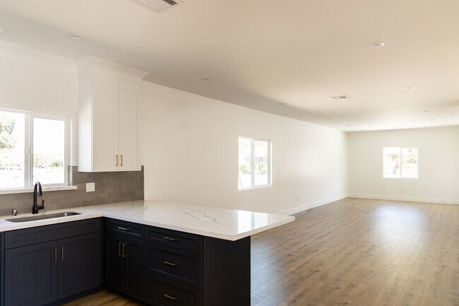 Foto del edificio - 25102 Everett Dr