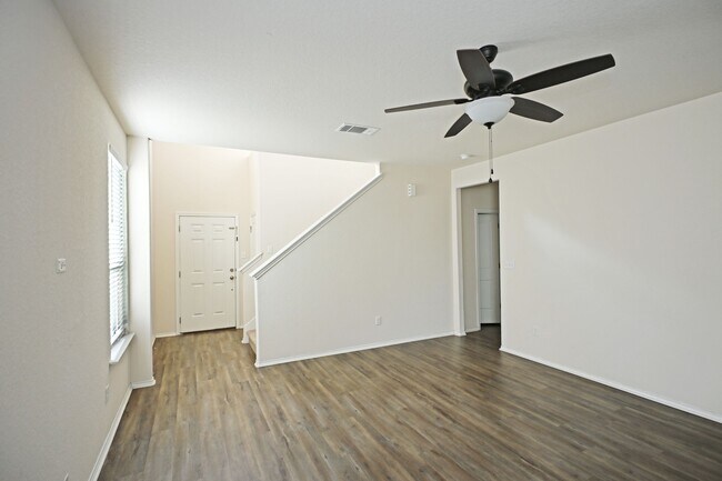 Building Photo - 138 Buttercup Bnd