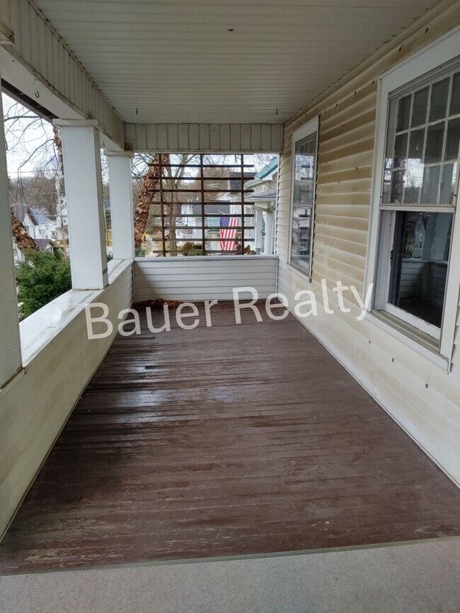 Building Photo - Three bedrooms, one and a half baths