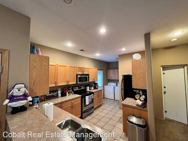 Building Photo - 4 br, 2.5 bath House - 1108 N. 12th