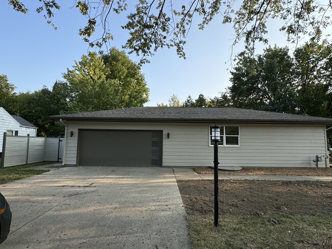 Foto del edificio - 1848 Garden St