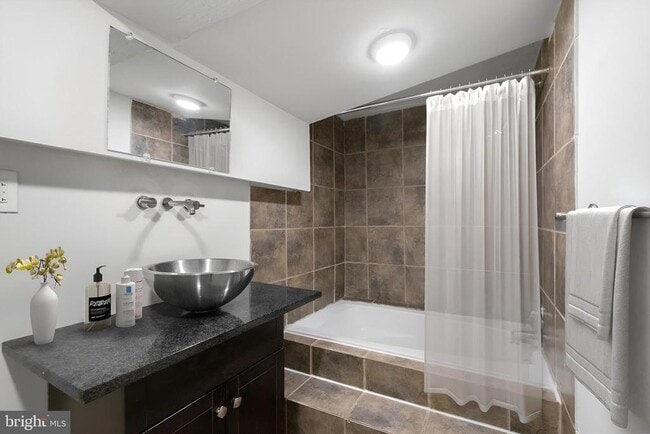 Building Photo - 1329 Lombard St