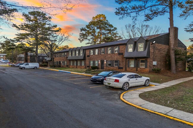 Building Photo - Pineview