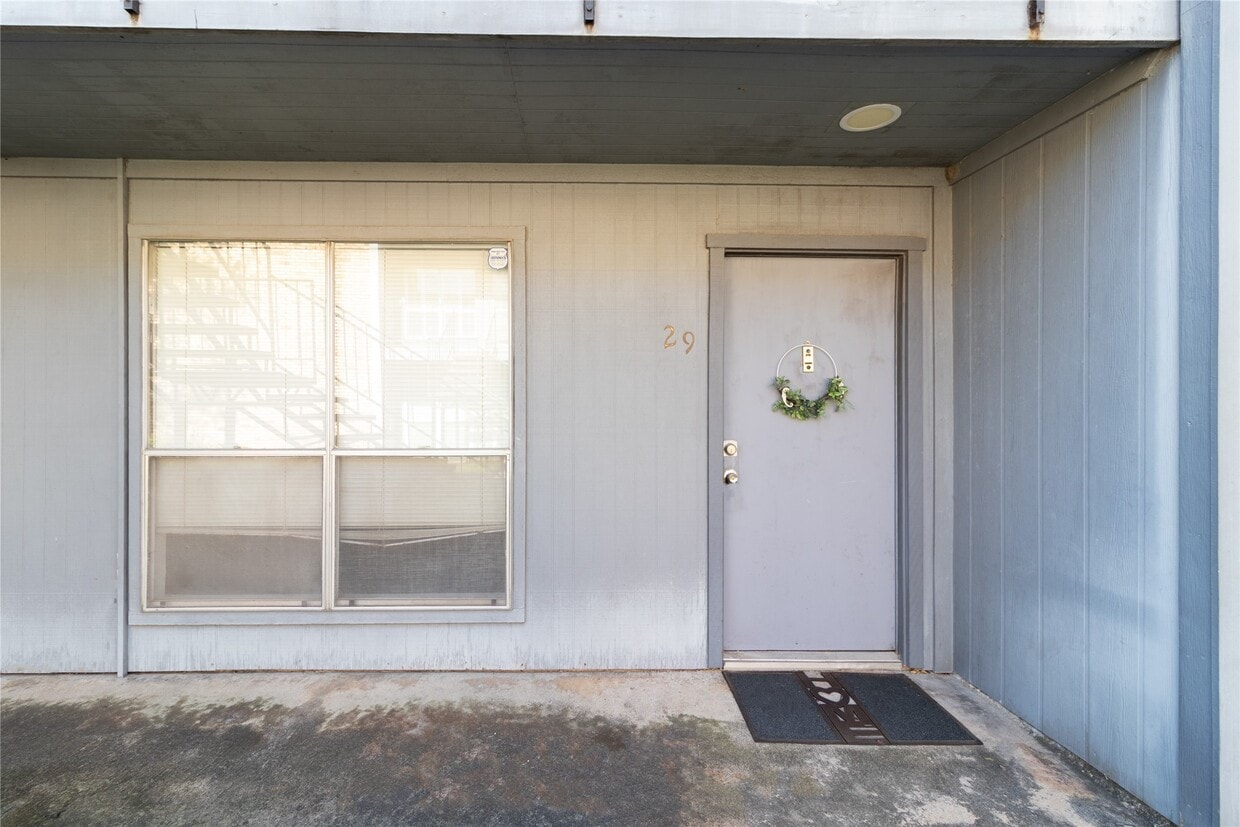 Primary Photo - 6202 Skyline Dr