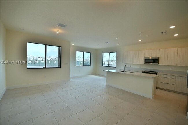 Building Photo - 4700 NW 84th Ave