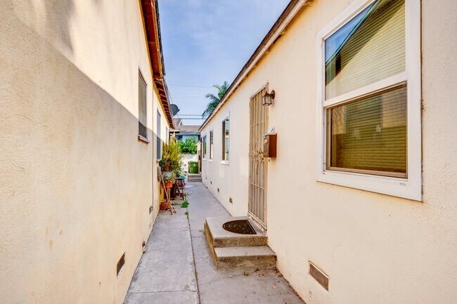 Foto del edificio - 12210 Culver Blvd