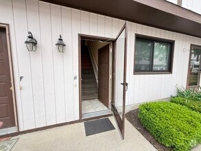 Building Photo - 27 Crows Nest Ln