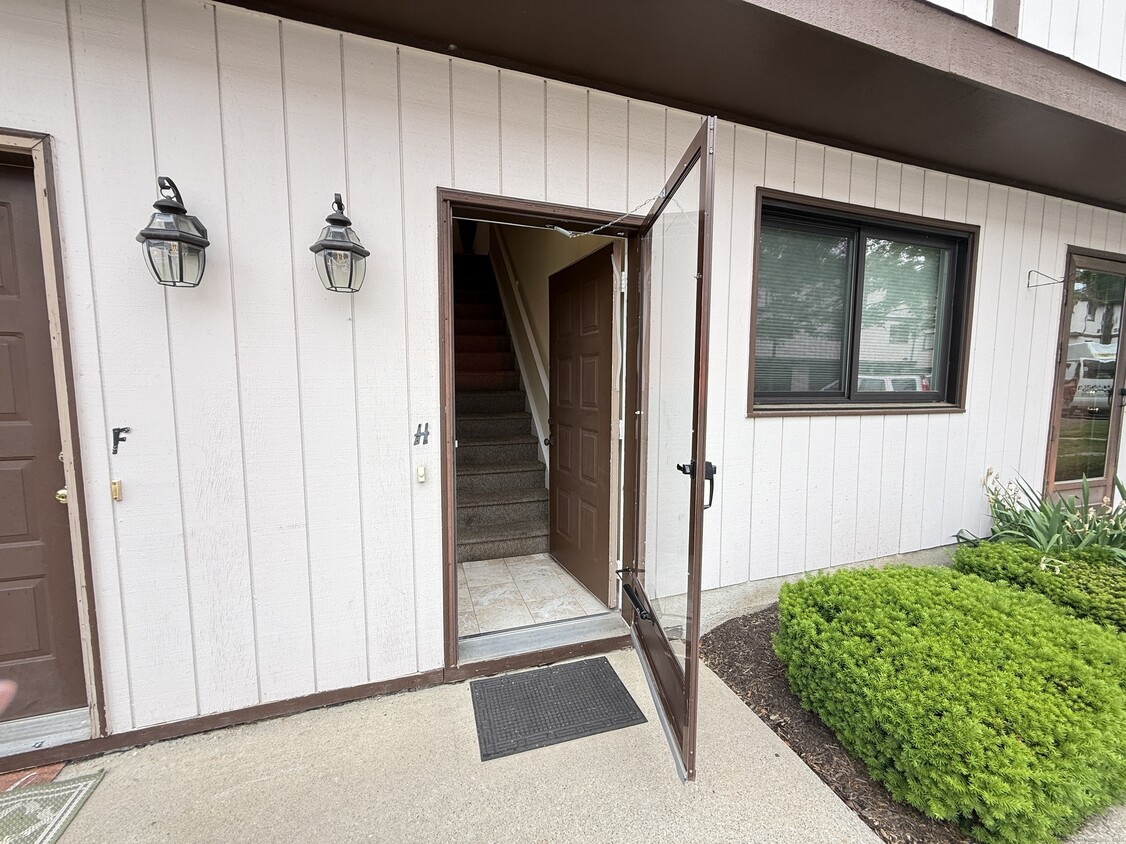 Primary Photo - 27 Crows Nest Ln