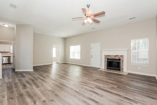 Foto del edificio - 7078 Shore Rd