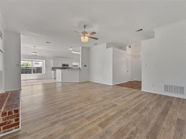 Building Photo - 3651 Willow Creek Dr