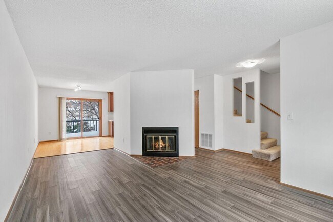 Building Photo - 232 3rd Ave NE