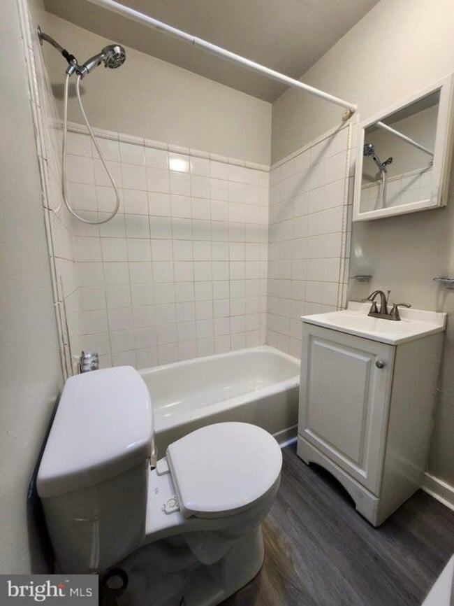 Building Photo - 408 W 30th St