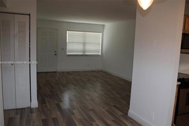 Foto del edificio - 3231 NW 102nd Terrace