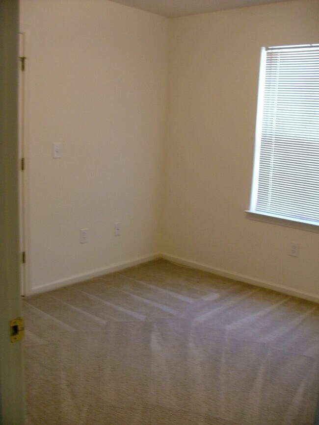 Foto del edificio - 100 Springwood Ln