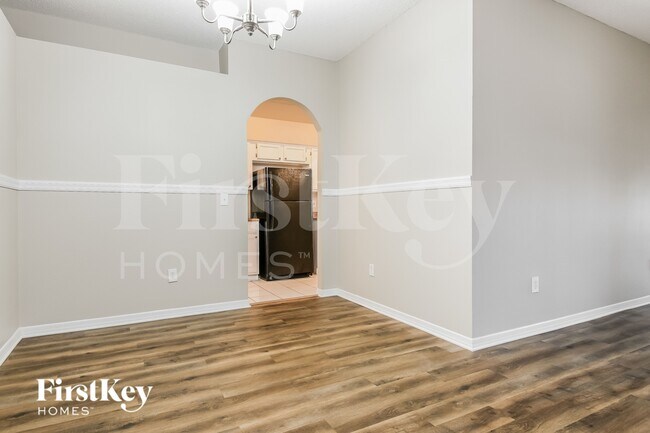 Building Photo - 495 Lancer Oak Dr